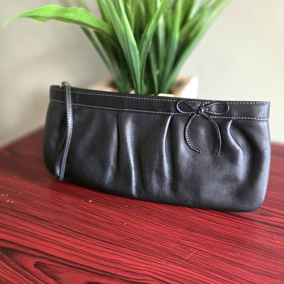 Genuine Leather Ann Taylor Loft wristlet - Picture 1 of 5